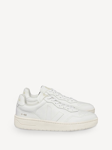 V-90 Trainers (AD2306) | £150