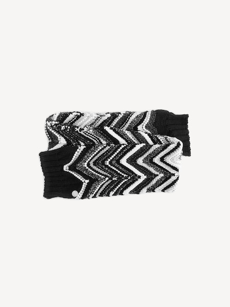 Zig Zag Pattern Black Scarf (E84717) | £183
