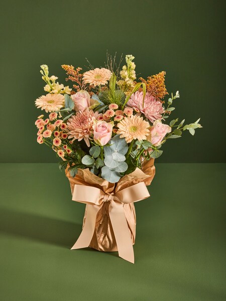 Peach Pink Germini and Rose Fresh Flower Bouquet With Vase (W25439) | £42
