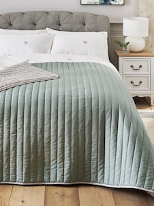 Next כיסוי מיטה דו-צדדי בדוגמת תפירת טלאים מבד עשיר בכותנה