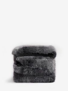 Next שמיכת נוי מפרווה מלאכותית, דגם Loulou