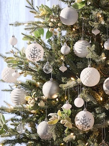 Next 50 חבילה של כדורי חג המולד חסינים לנפץ