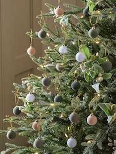 Next מארז 20 קישוטים קטיפתיים עגולים קטנים