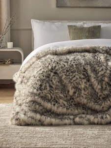 Next שמיכה מפרווה מלאכותית בהדפס מנומר Snow