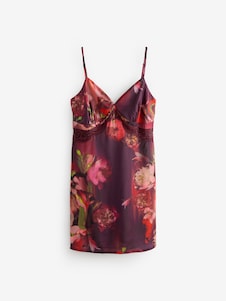 B By Ted Baker בצבע בורגונדי, כותונת סליפ מבד סאטן בעיטור תחרה