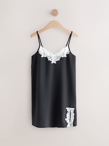 B by Ted Baker בצבע שחור, תחתונית סליפ במרקם מקומט