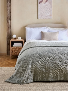Next כיסוי מיטה בעל מרקם קמט