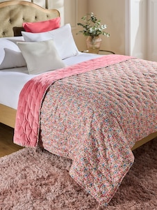 Next כיסוי מיטה פרחוני