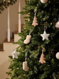 Next מארז של 6 קישוטי תלייה מבד טדי בצורת כוכבים ועצים לחג המולד