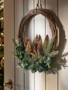 Next זר חג מולד של עצי מחט