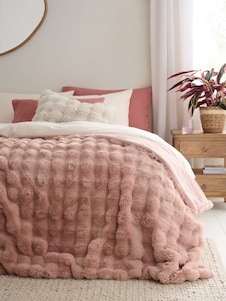 Next שמיכת נוי מפרווה מלאכותית, דגם Aspen