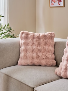 Next כרית נוי מפרווה מלאכותית, דגם Aspen