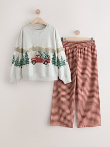 Next משאית אדומה  - פיג'מת פלנל וסווטשירט בדוגמת חג מולד מסט תואם לכל המשפחה