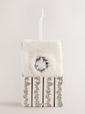 Cream Embroidered Wreath