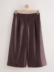 Next אדום בורגנדי - מכנסי ג'ינס קצרים מעור מלאכותי