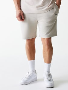 בז' - New Era מכנסיים קצרים באורך בינוני לגברים