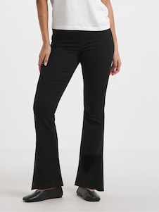 Schwarz - Simply Be Ausgestellte Pull-on-Jeggings