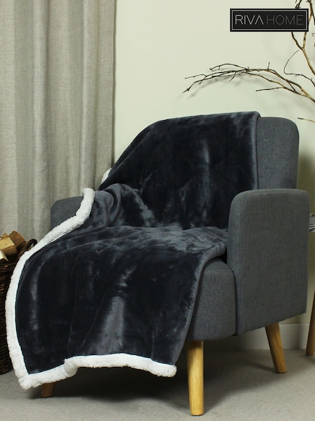 Riva Home Black Luxury Supersoft Deep Pile Sherpa Fleece Throw (465773) | £28