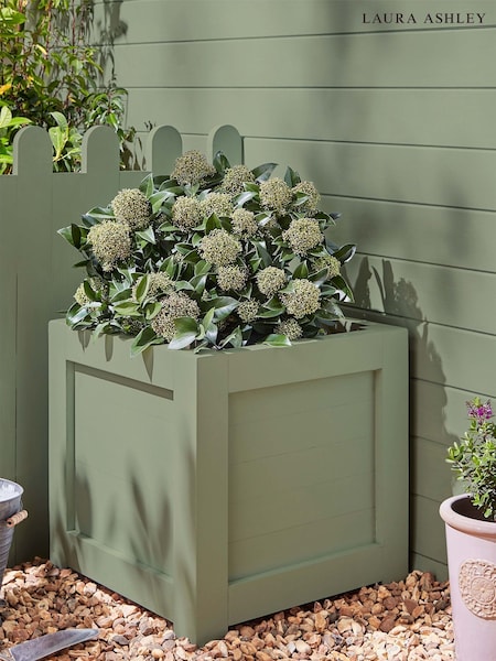 Laura Ashley Hedgerow Green Chalk Garden 750ml Paint (A78006) | £40