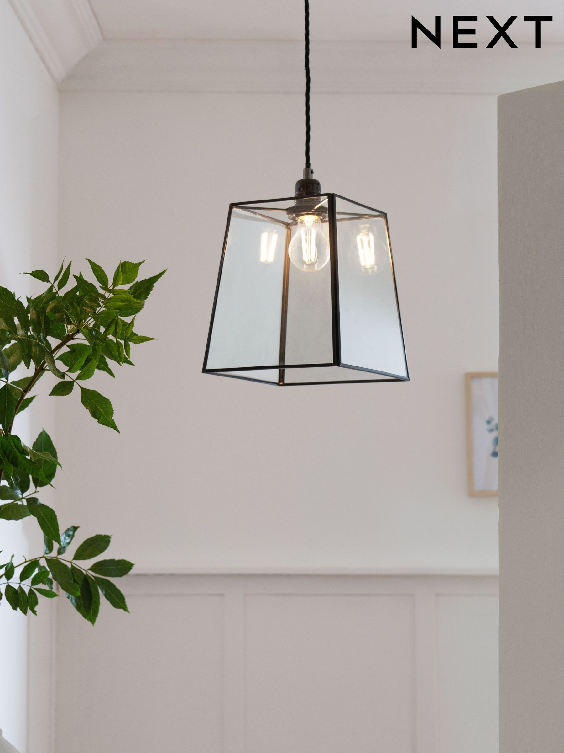 Lightshade for hallway outlet