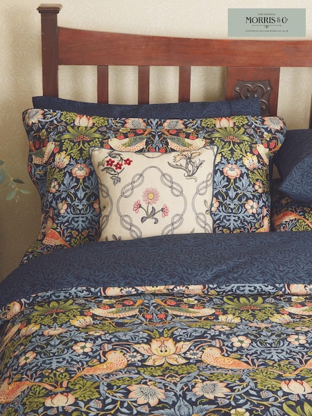 Morris & Co Indigo Strawberry 100% Cotton Thief Standard Pillowcase Pair (AB3848) | £32