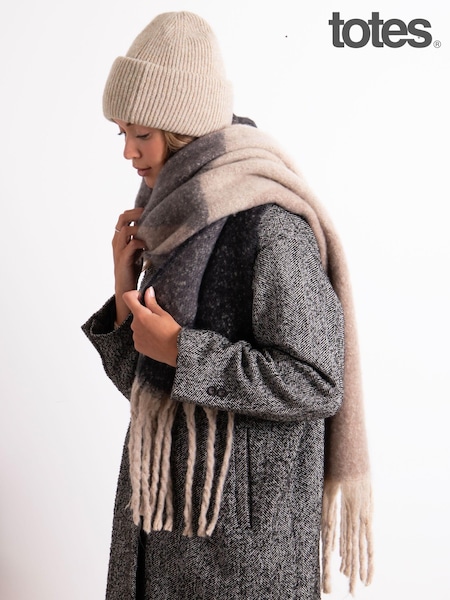 Totes Cream Ladies Chunky Winter Woven Blanket Scarf and Hat (AB7791) | £30