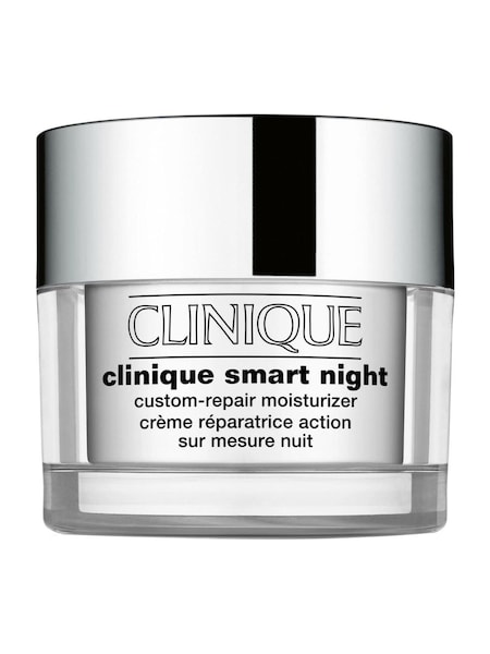 Clinique Smart Custom Repair SPF 15 Moisturiser 50ml (AG6434) | £70