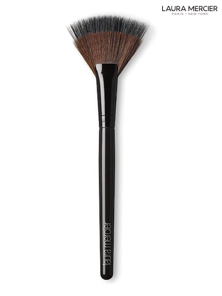 Laura Mercier Fan Powder Brush (AH1846) | £27