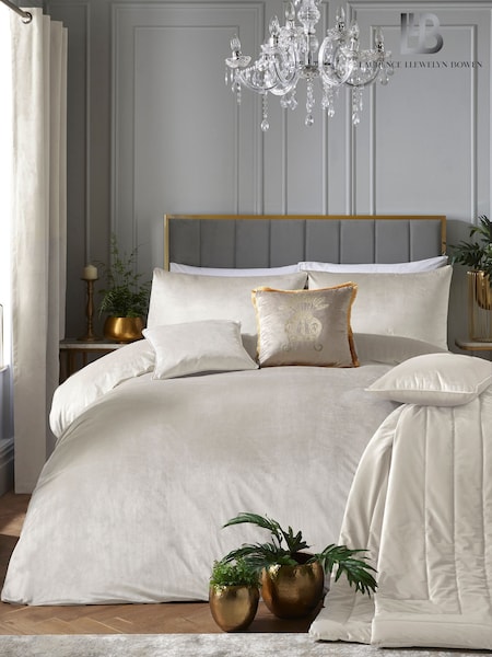 Laurence Llewelyn-Bowen Ivory Montrose Velvet Duvet Cover Set (AJ9356) | £60 - £75