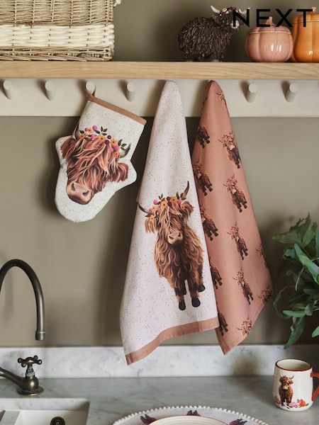 3 Piece Natural Hamish the Highland Cow Tea Towel and Mitt Bundle (AM3229) | £20