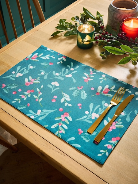 Catherine Lansfield 4 Pack Green Christmas Holly & Mistletoe 100% Cotton Placemats (AM3743) | £15