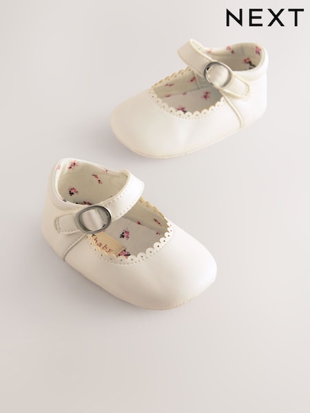 White Mary Jane Baby Shoes (0-24mths) (AN2329) | £10