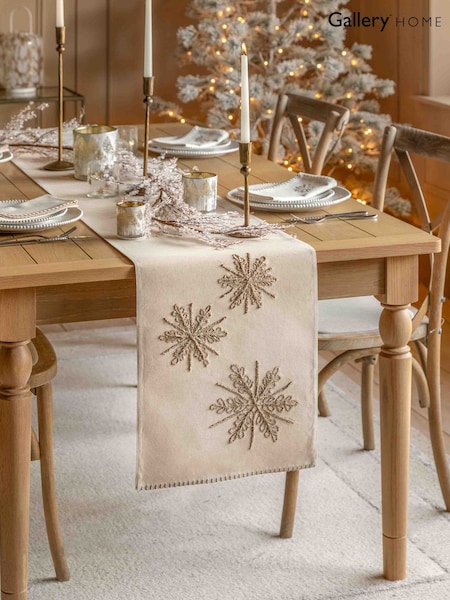 Gallery Home Deco Luxe Snowdrop Table Runner