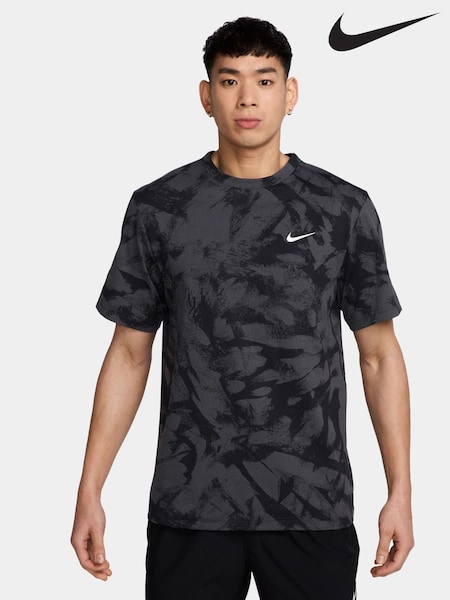 Nike Anthracite Grey Dri-FIT Hyverse Printed Running T-Shirt (AP2204) | £40