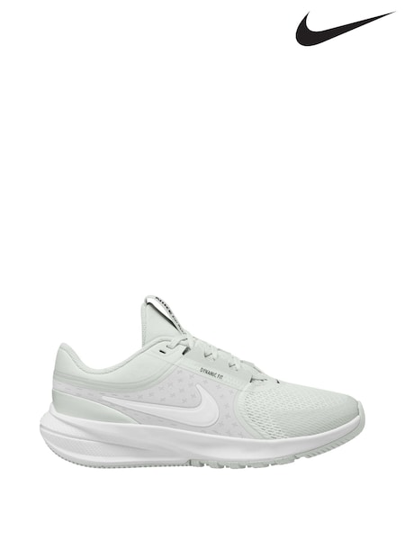 Nike White Youth Star Runner 5 Trainers (AP3284) | £43