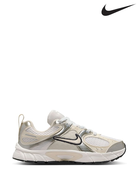 Nike Natural Junior V5 Runner Trainers (AP3759) | £45