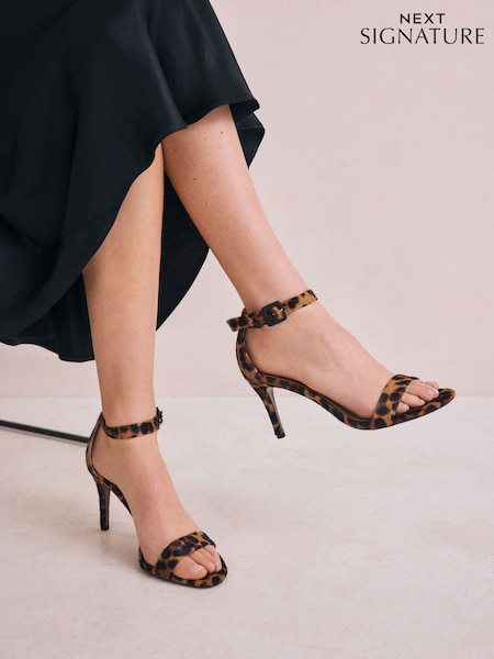 Leopard Signature Premium Leather Round Toe Buckle Detail Mid Simple Sandals (AP7458) | £70
