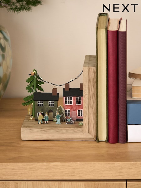 Multi Wooden House Scene Bookend (AR6202) | £20