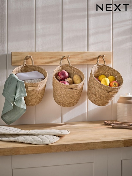 Set of 3 Natural Hanging Baskets and Wall Hooks (AW8218) | £48