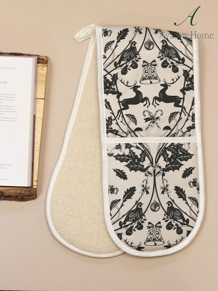 Avalon Home Green Forest Stag Oven Gloves (AY5386) | £36
