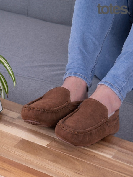Totes Brown Mens Isotoner Real Suede With Closed Stitch Moccasin Slippers (B34118) | £45