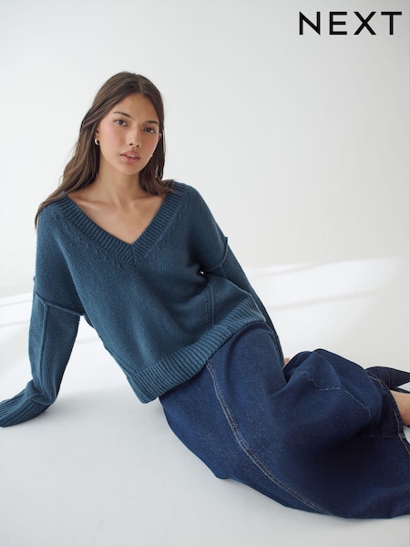 Dark Blue Seam Detail V-Neck Knitted Jumper (B48901) | £17