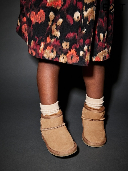 Tan Brown Faux Fur Lined Water Repellent Pull-On Suede Boots (D33337) | £24 - £28