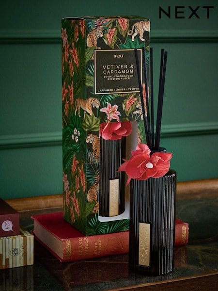 Cardamom and Vetiver 200ml Fragranced Reed Diffuser (E18845) | £22