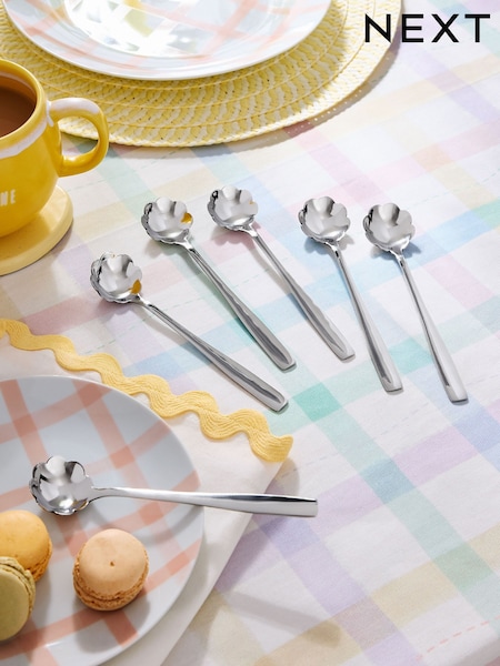 6 Piece Silver Daisy Teaspoon Set (E29873) | £12
