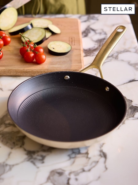 Stellar Cast Light 24cm Frying Pan