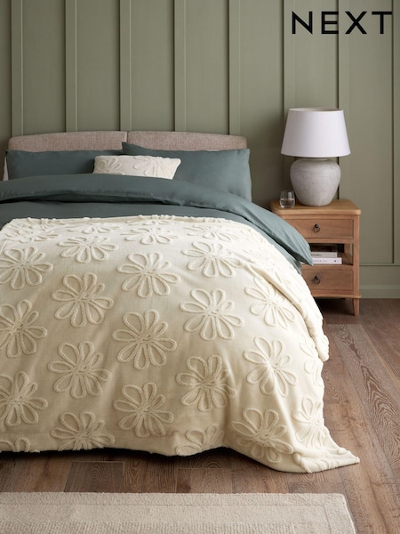 Cream Faux Fur Floral Daisy Throw (E38291) | £32