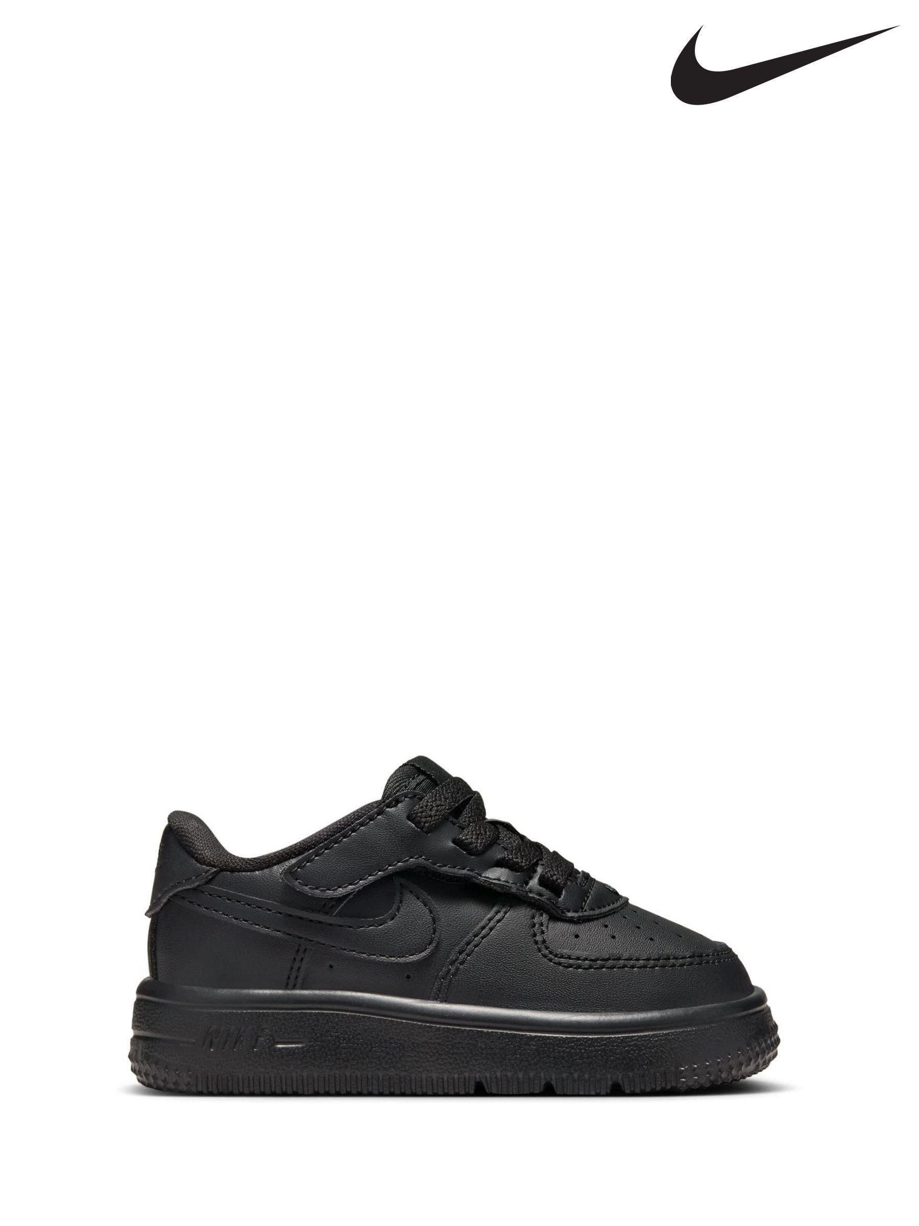black trainers air force