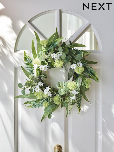 Green Spring Floral Daisy Wreath (E51353) | £38