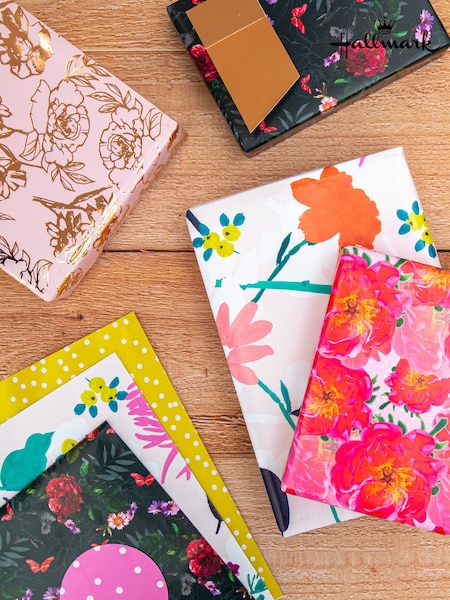 Hallmark Multi Floral Gift Wrap 6 Sheets 6 Tags 5 Designs (E65868) | £7.50